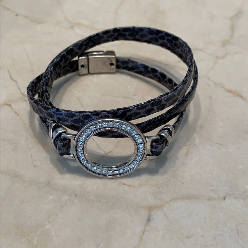 Fabric wrap bracelet with pendant